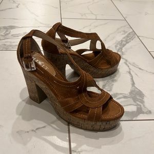 81/2 cork wedge shoe